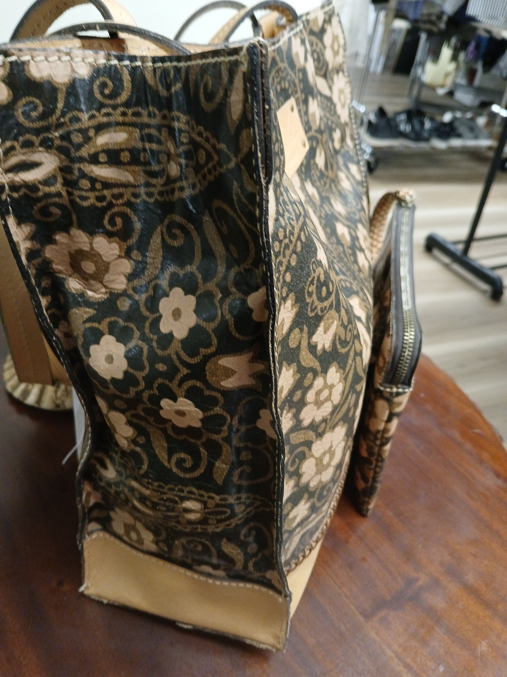 Patricia Nash Leather Floral Tote with Matching Wristlet - Picture 4 of 6
